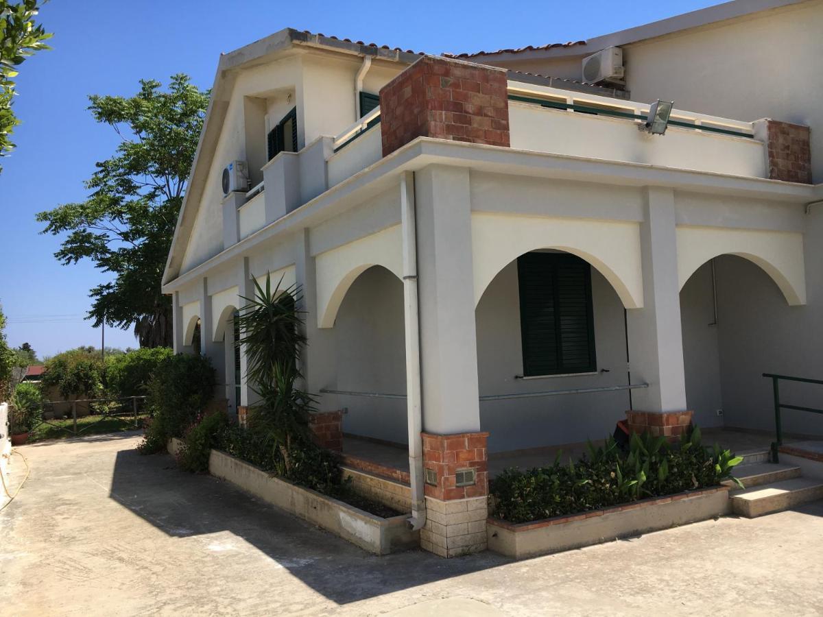 Villa Del Falso Pepe อาโวลา ภายนอก รูปภาพ