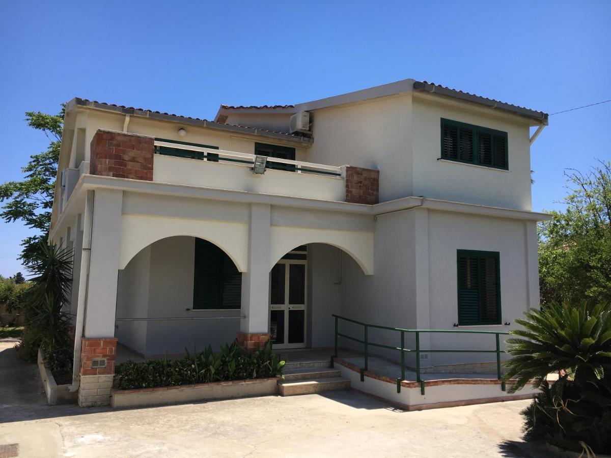 Villa Del Falso Pepe อาโวลา ภายนอก รูปภาพ