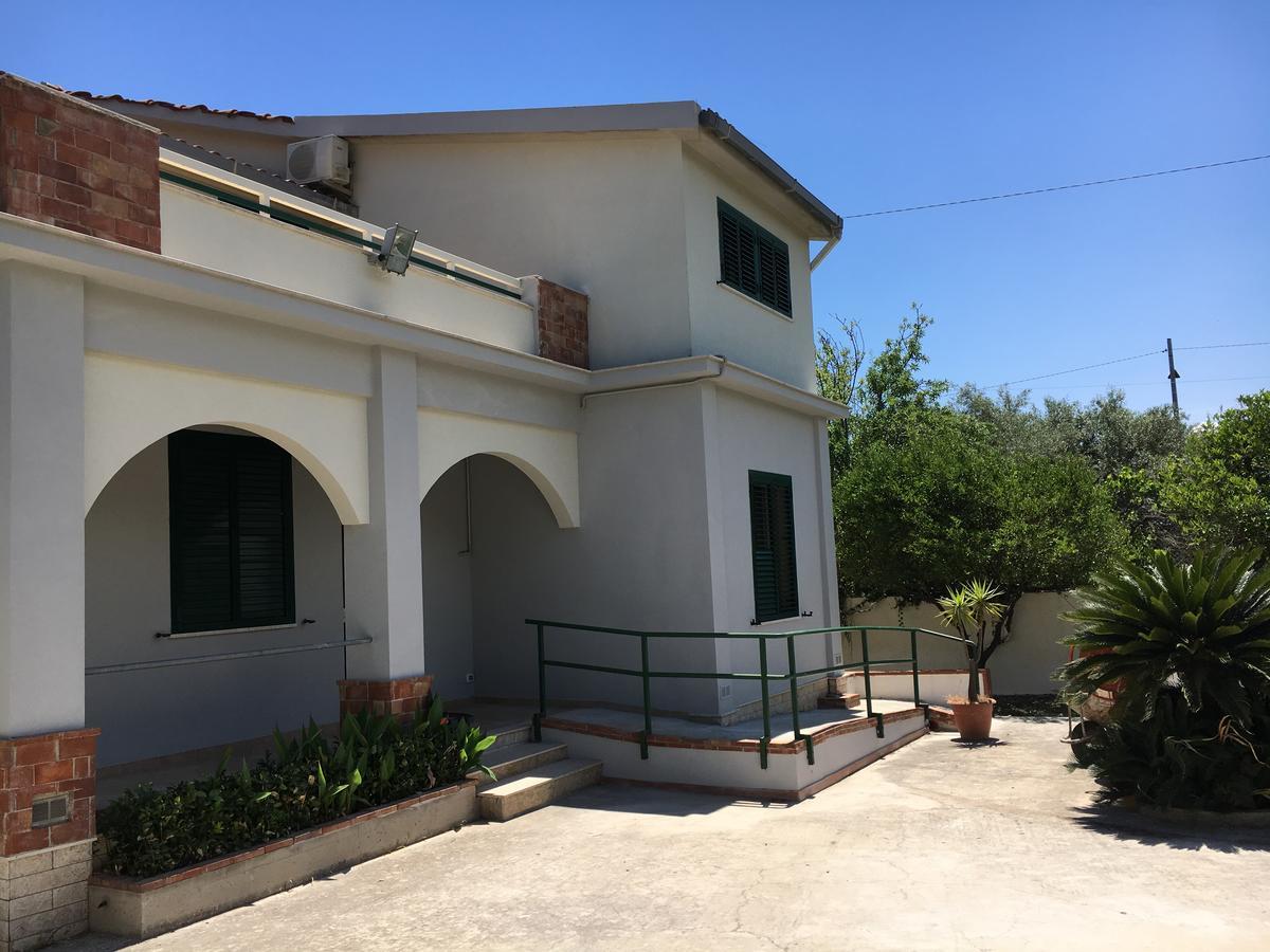 Villa Del Falso Pepe อาโวลา ภายนอก รูปภาพ